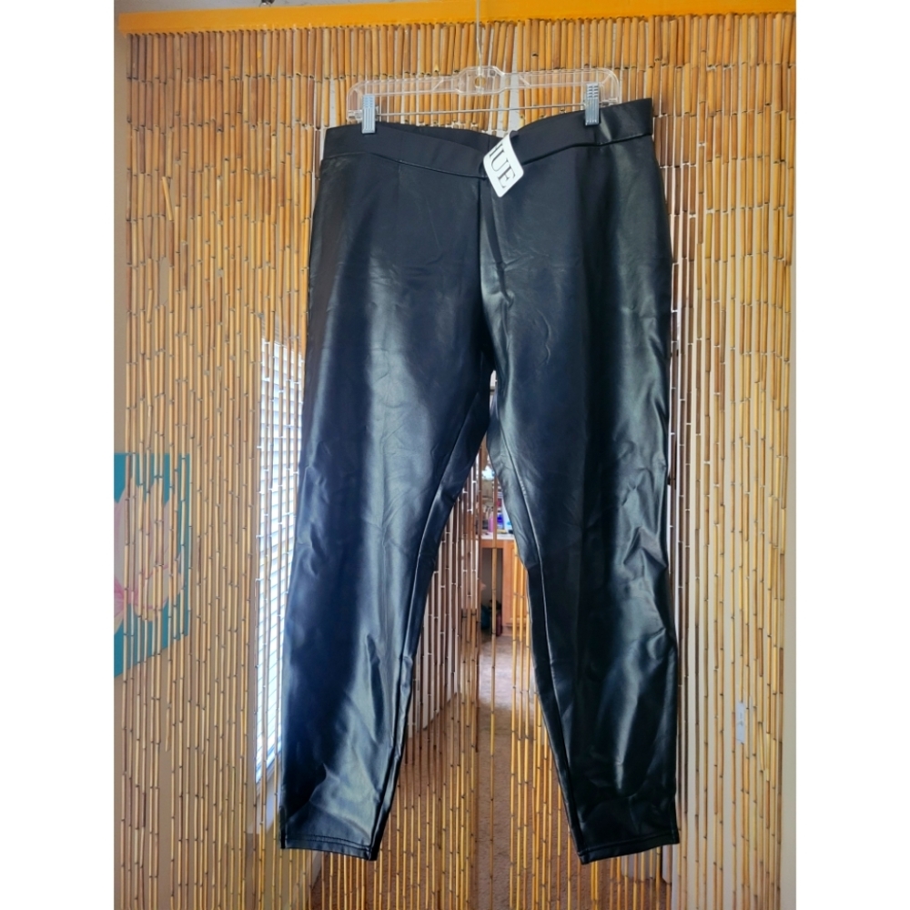 Hue leather like leggings